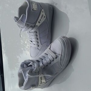 Guess Hightop Sneaker 6.5